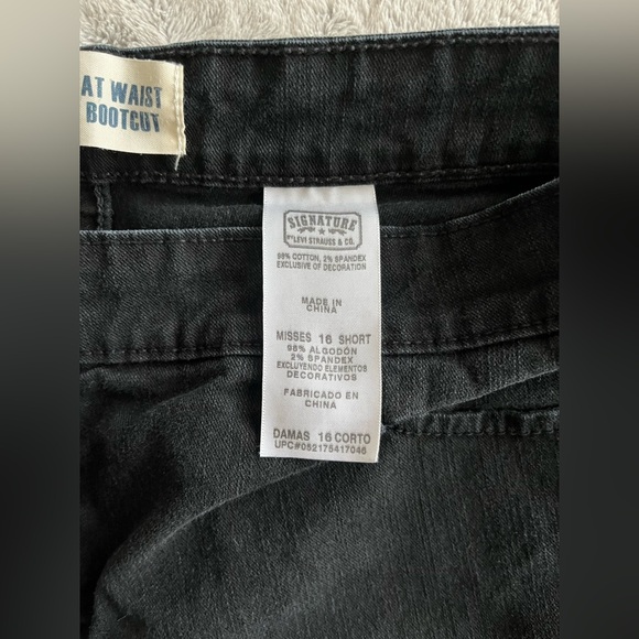Black Signature Levi Strauss Women’s Jeans 16 Short - Picture 4 of 12